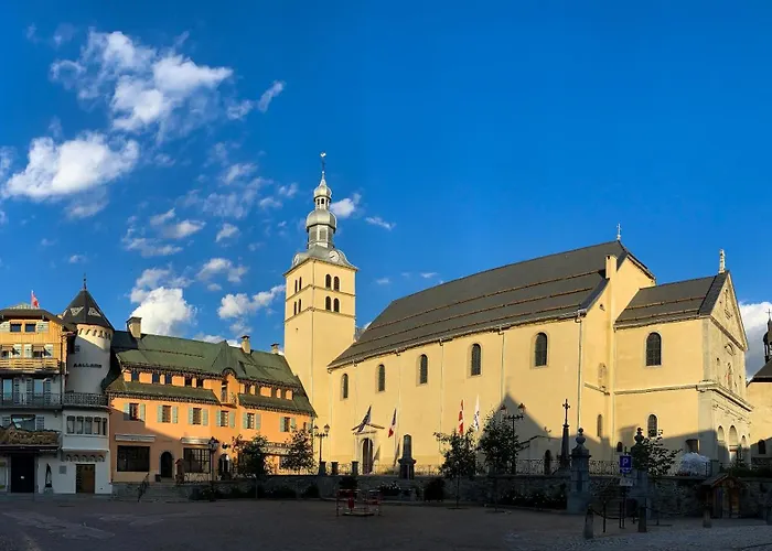 Exceptional View Of Village And Mountain *